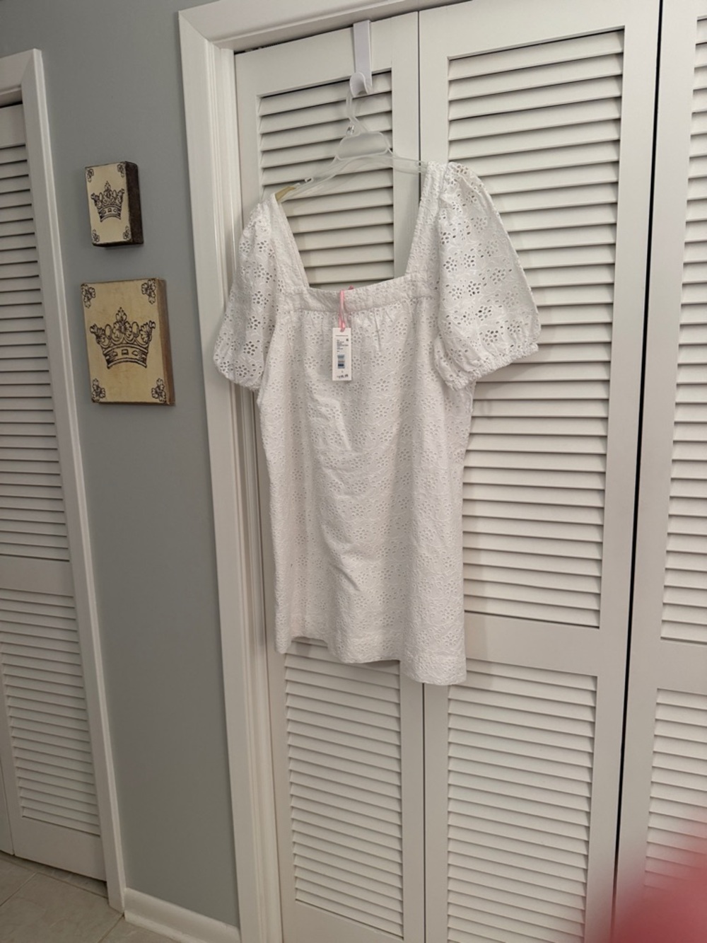 NWT Vineyard Vines eyelet puff sleeve. Dress